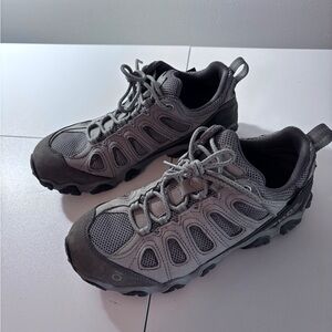 Women's Gray Oboz hiking shoe size 9.5